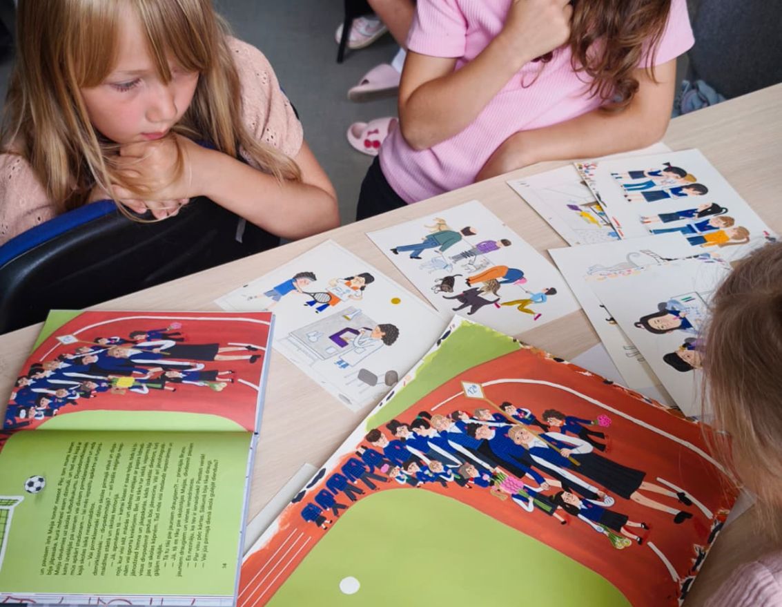 Aizvadīta iedvesmojo&scaron;a tik&scaron;anās ar ilustratori Zani Zleme&scaron;u