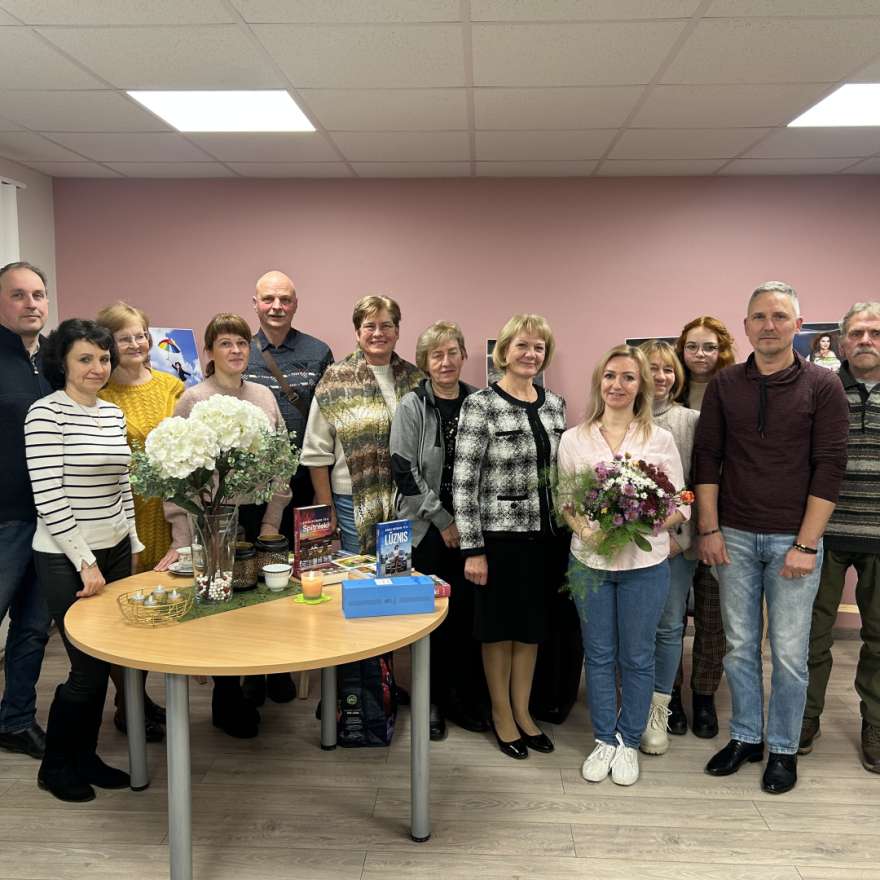 Aizvadīta tikšanās ar rakstnieci Andru Rušmani-Vēju