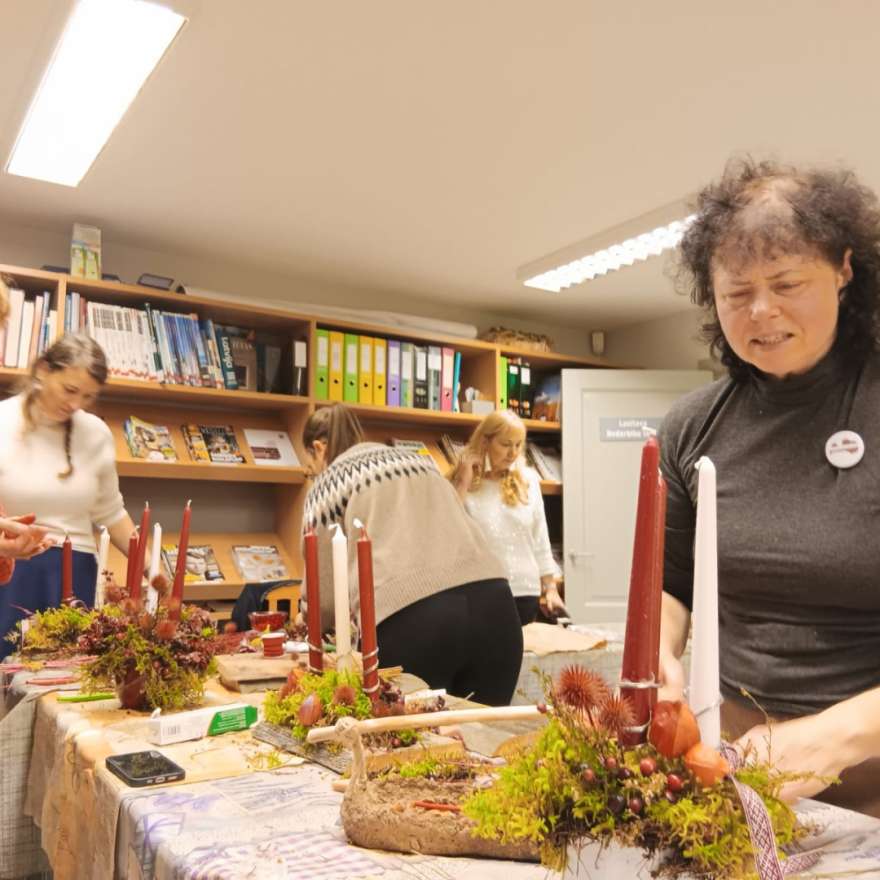 Valsts svētku galda dekora izveide Zorģu bibliotēkā