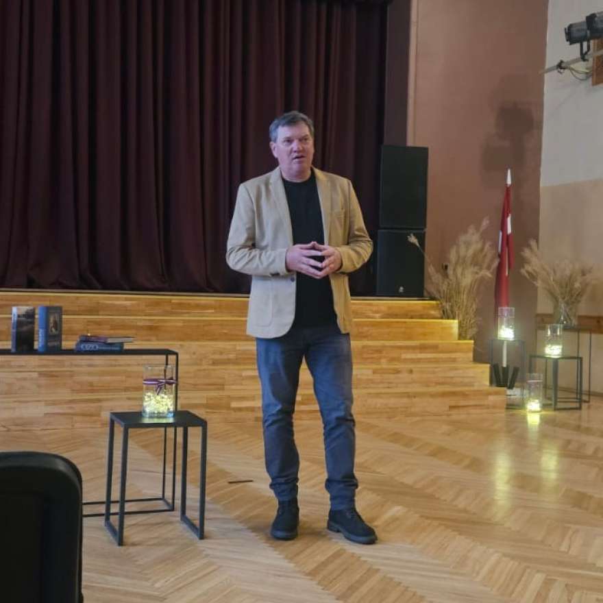 Aizvadīta tikšanās ar Armandu Puči