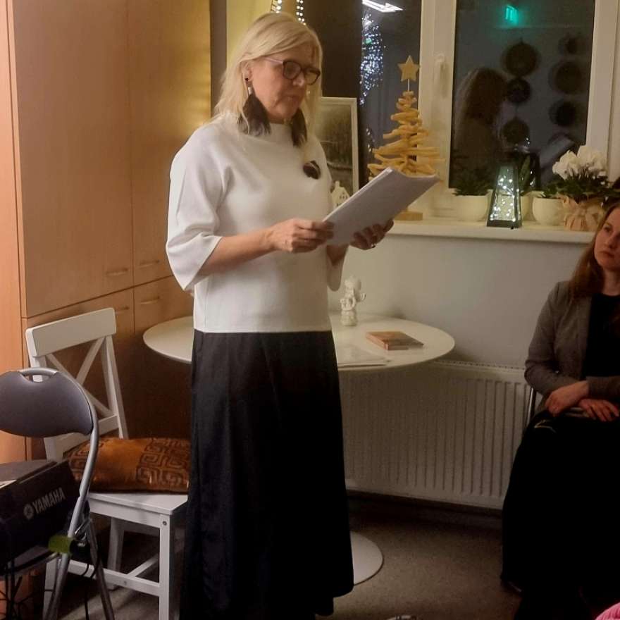 Literāri muzikāla tikšanās Ziemassvētku noskaņās ar Lindu Tīmani, Kasparu Tīmani un Normundu Jakušonoku