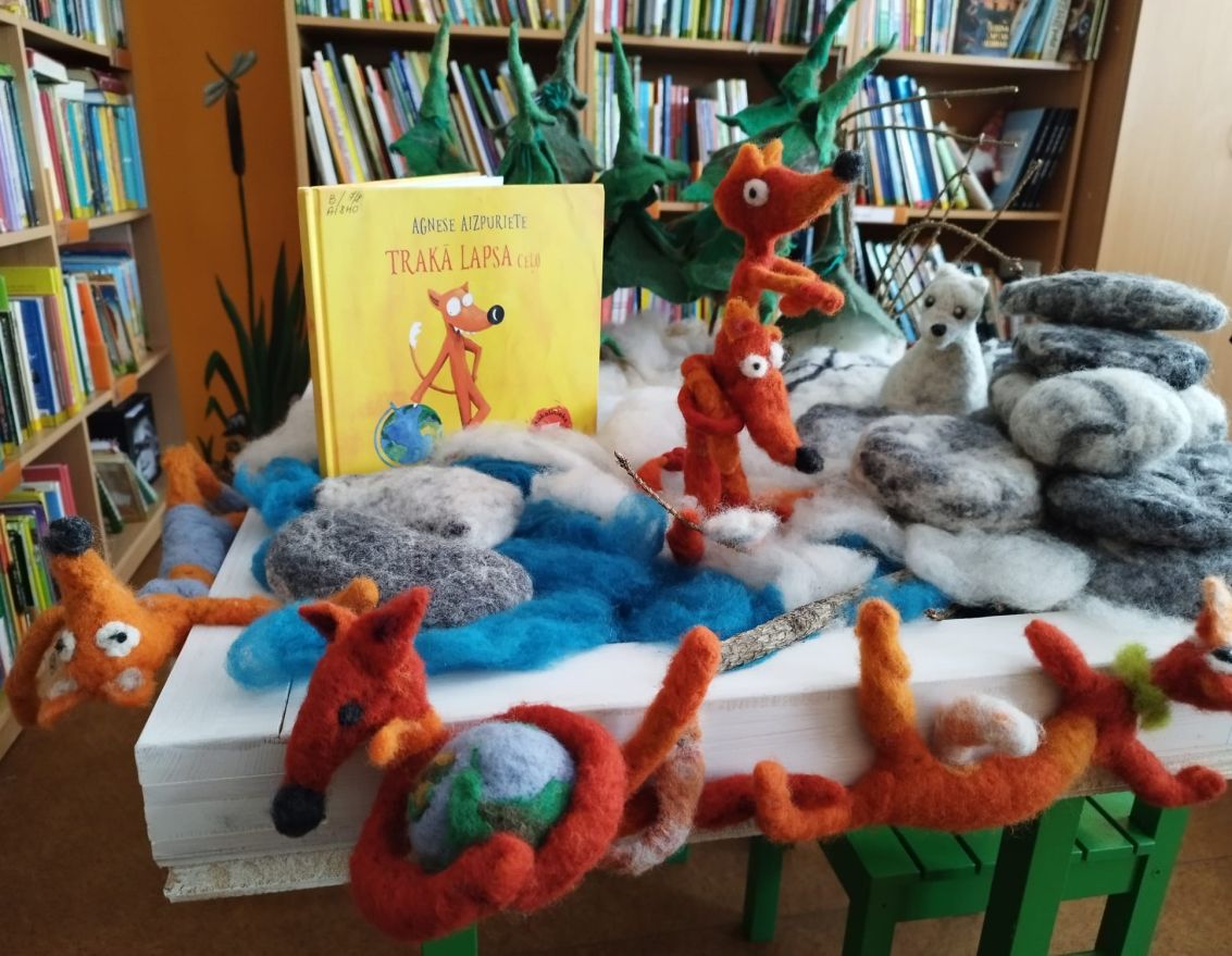 "Trakā lapsa un draugi" Vecumnieku pagasta bibliotēkā