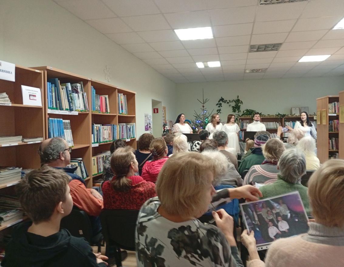 Literāri muzikāla pēcpusdiena "Ziemassvētku noskaņās".