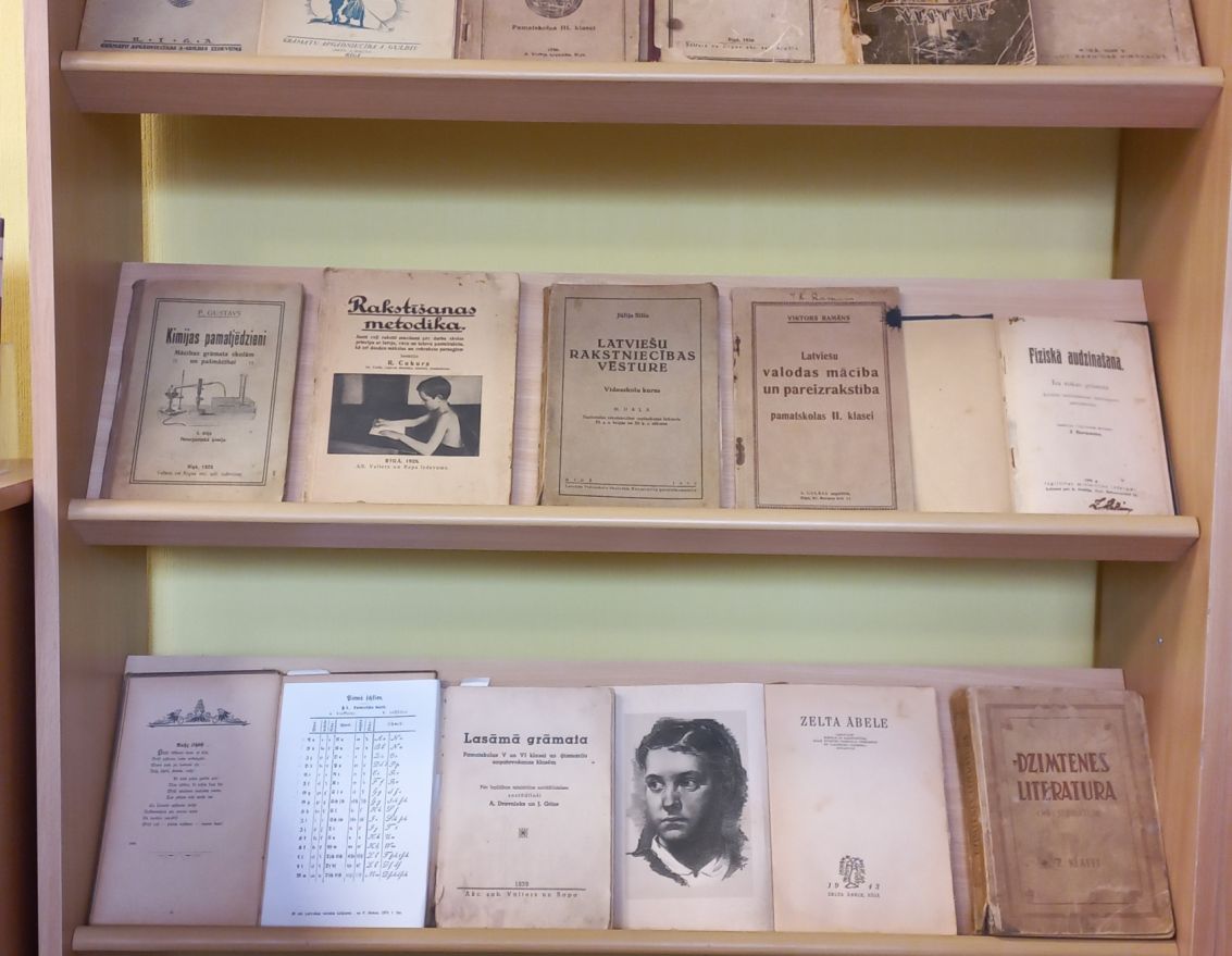 Seno grāmatu stāsti