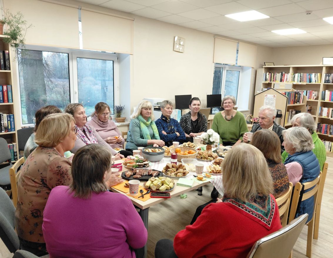 Pasākums senioriem "Starp rudens košajām lapām"
