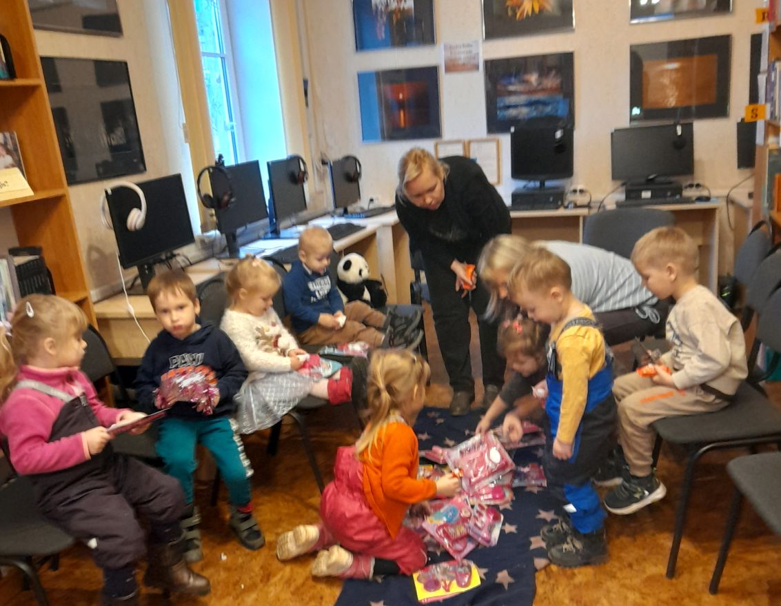 Pasaku rīts "Pasaka man pasaka" Vecsaules PII "Saulespuķītes"