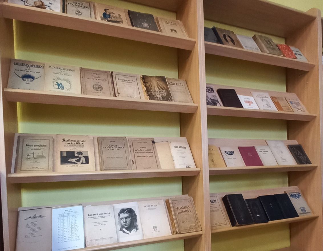 Seno grāmatu stāsti