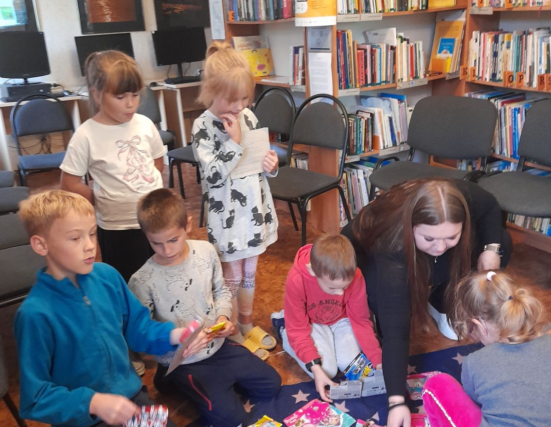 Skaļās lasīšanas nodarbība "Lasi un vērtē: Eju meklēt draugus"