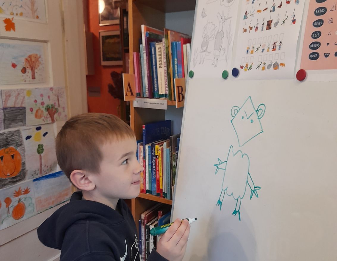 Skaļās lasīšanas nodarbība "Lasi un vērtē"