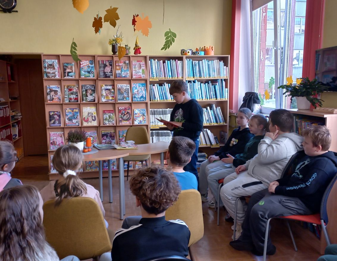 Aizvadīta tikšanās ar dzejnieci Ievu Samausku