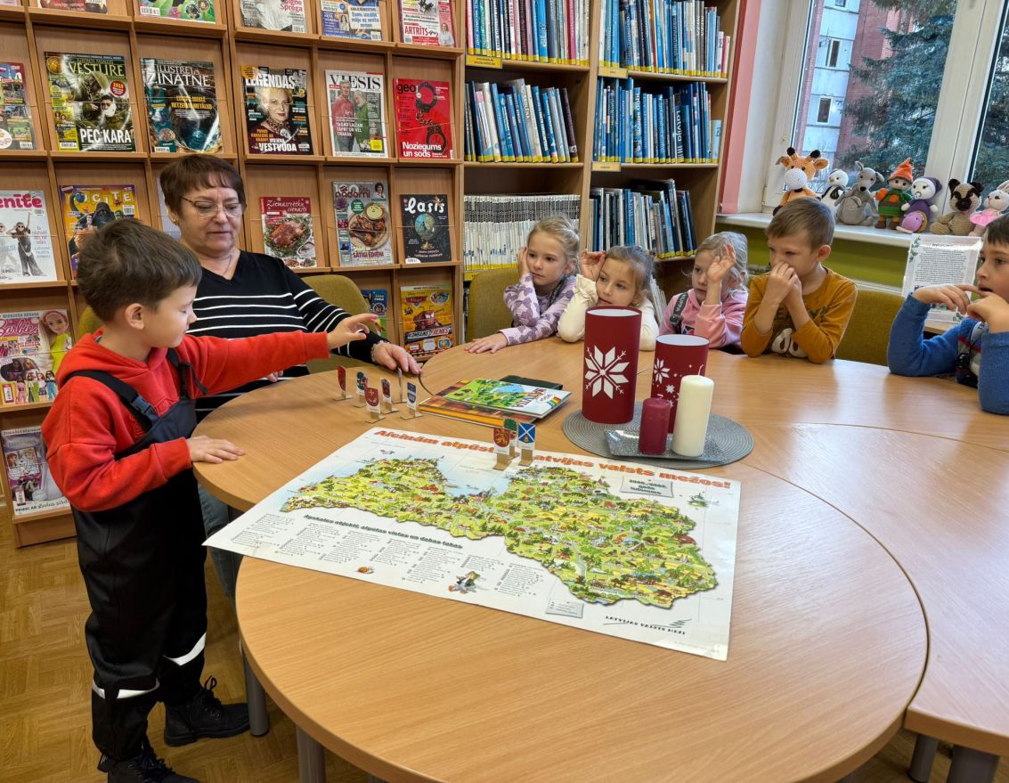 Iepazīst Latvijas valsts simbolus un novadus