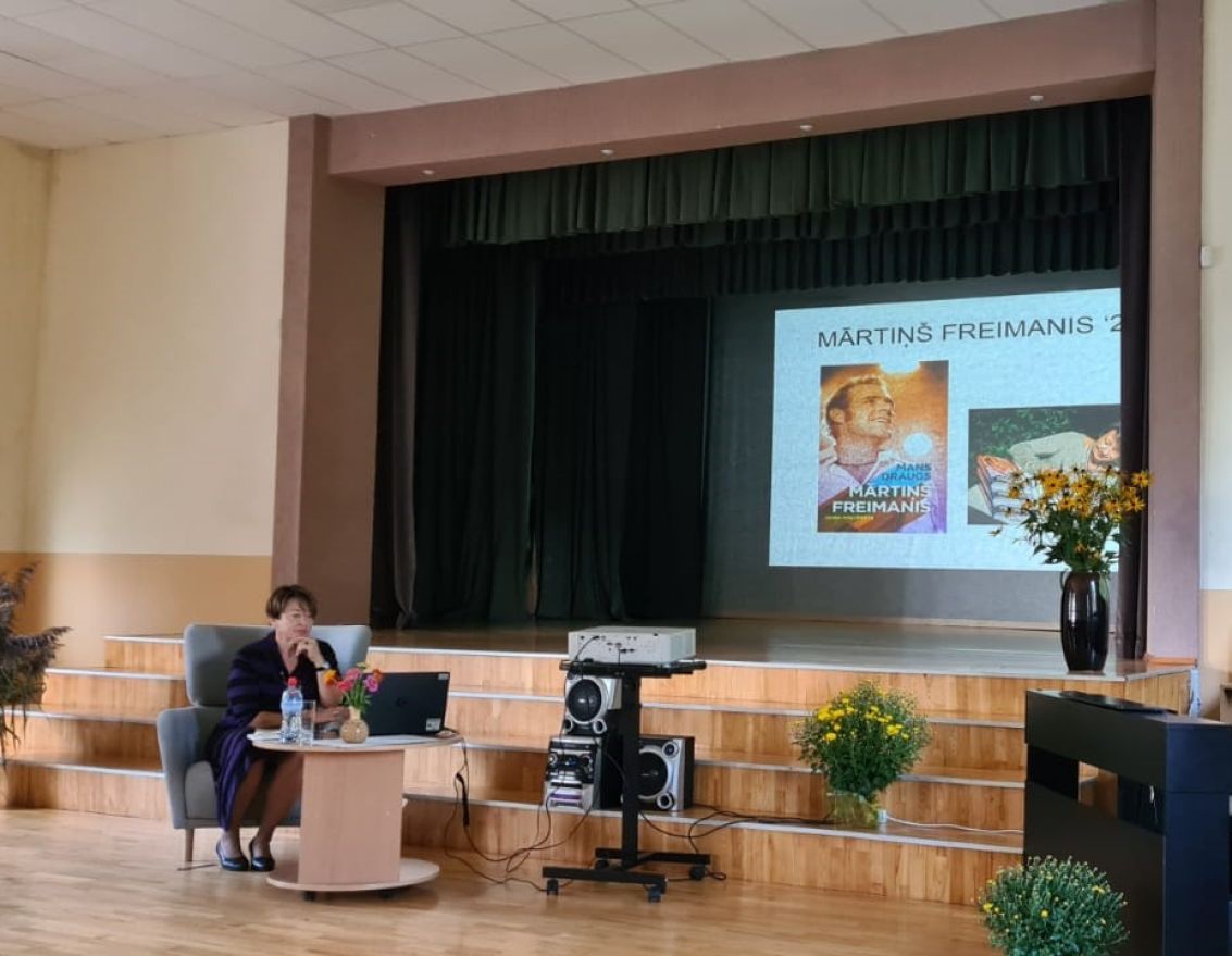 Aizvadīta tikšanās ar latviešu muzikoloģi, žurnālisti un radio personību Daigu Mazvērsīti