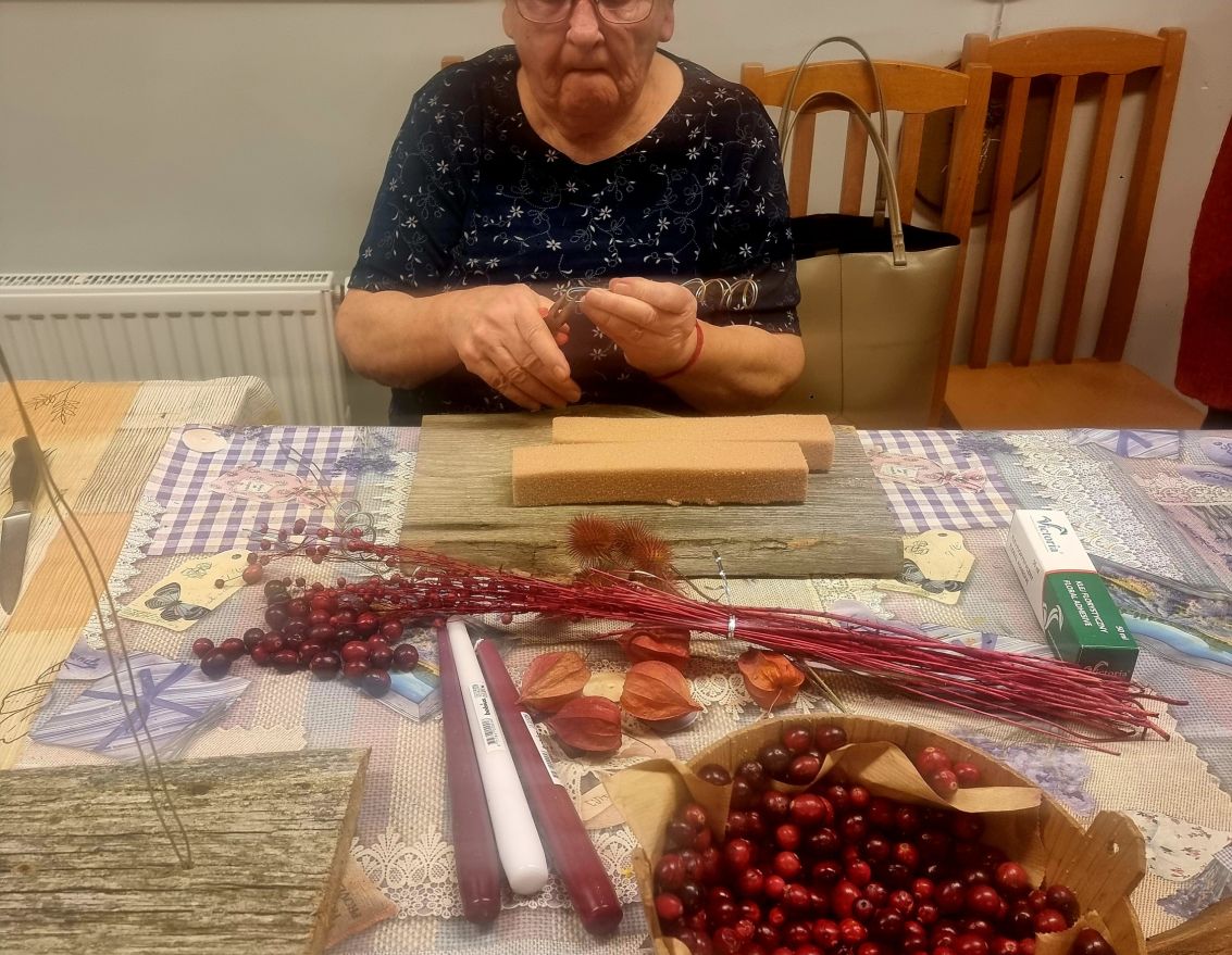 Valsts svētku galda dekora izveide Zorģu bibliotēkā