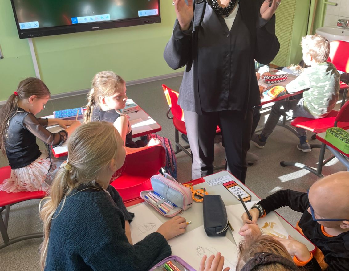 Aizvadīta tikšanās ar grāmatu autori un ilustratori Agiju Staku