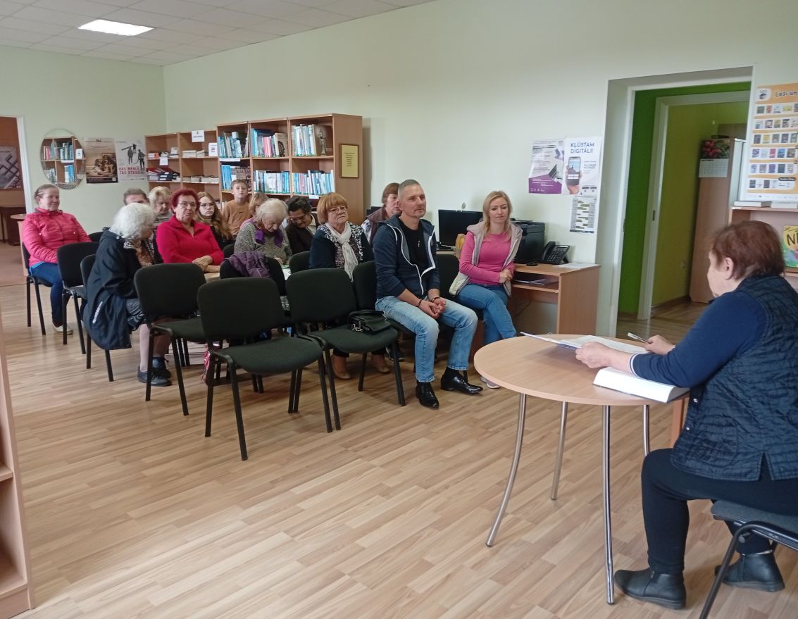 Aizvadīta tikšanās ar rakstnieci Dzintru Šulci