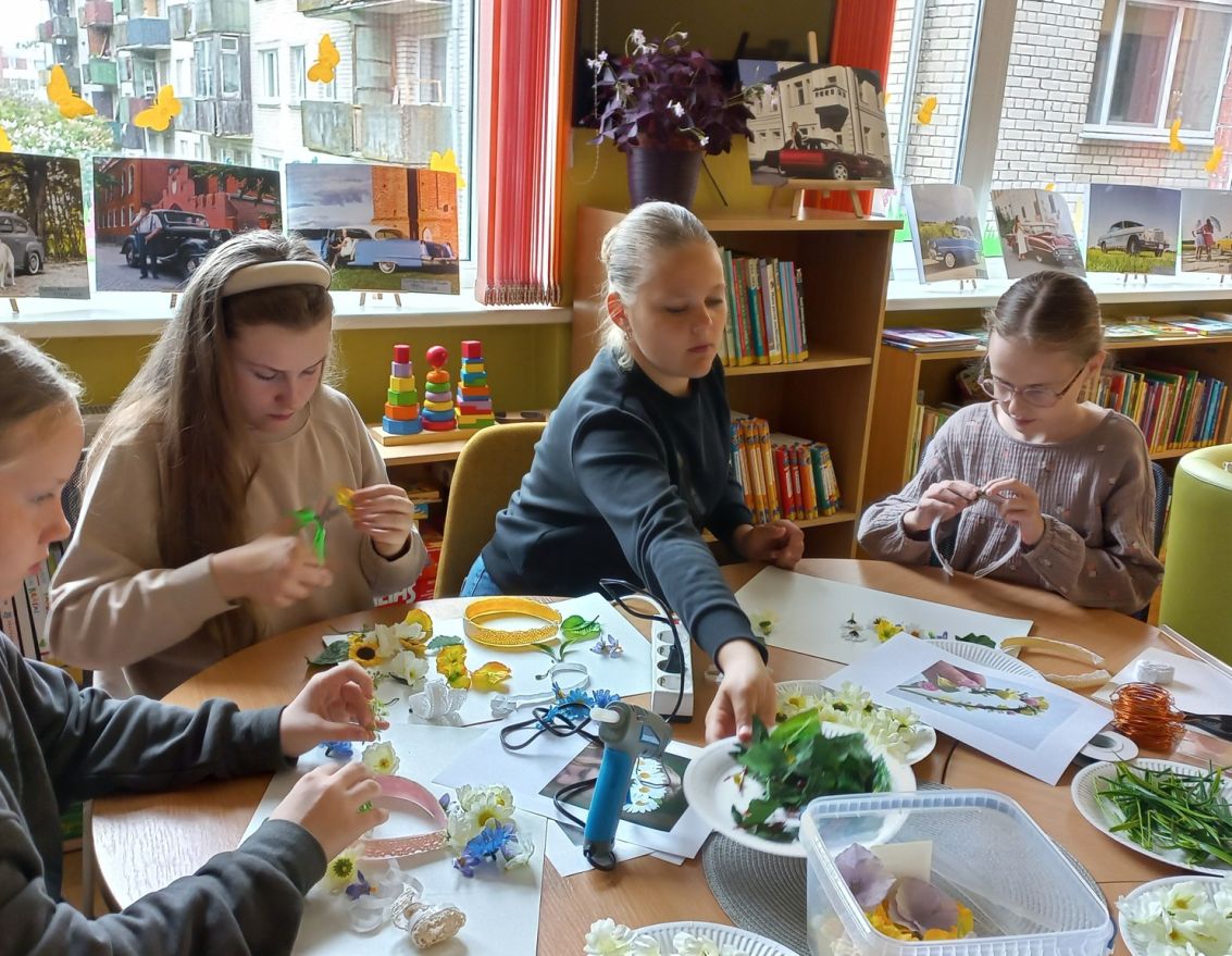 Radošā darbnīca "Veidojam Līgo vainadziņus"