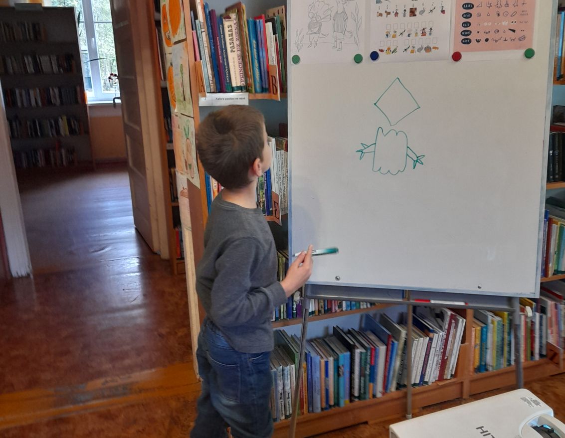 Skaļās lasīšanas nodarbība "Lasi un vērtē"