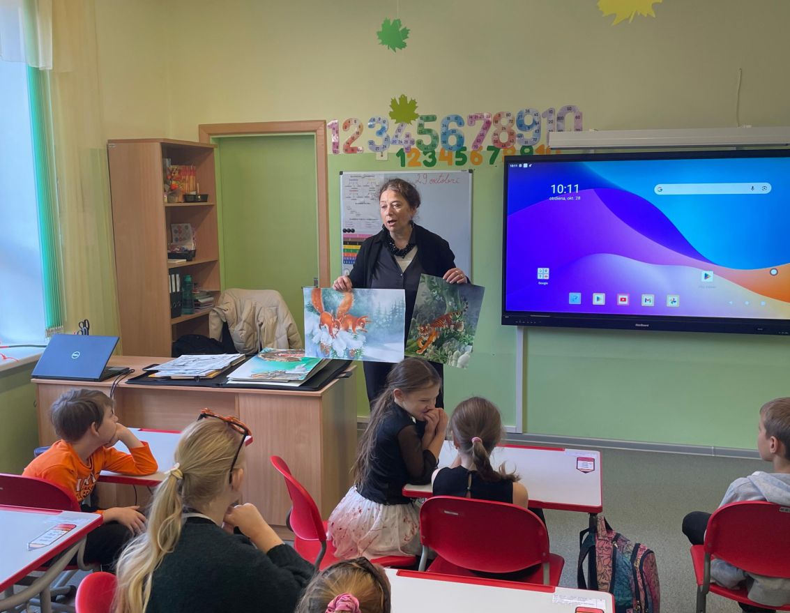 Aizvadīta tikšanās ar grāmatu autori un ilustratori Agiju Staku