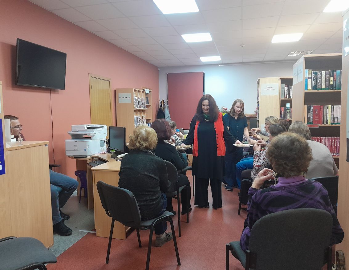 Aizvadīta tikšanās ar grāmatas "Vienaldzīgo nav!" autorēm