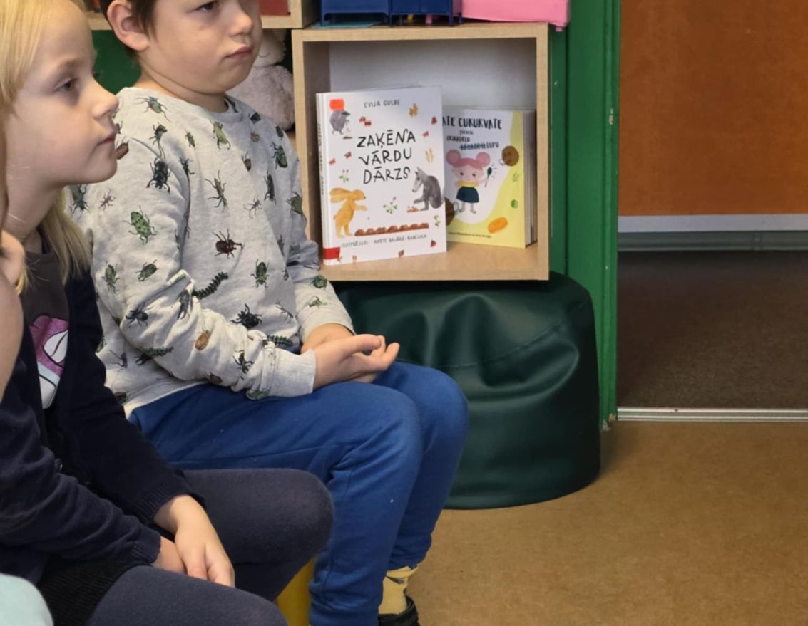 Ikmēneša bibliotēkas stunda pirmsskolas vecuma bērniem