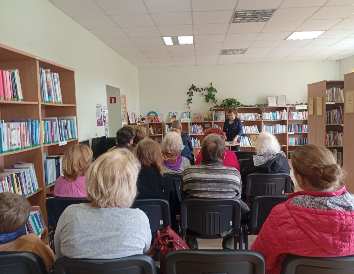 Aizvadīta tikšanās ar rakstnieci Dzintru Šulci