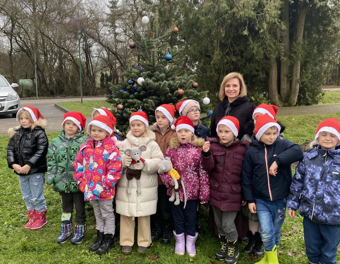 Codes bibliotēkā aizvadīta tik&scaron;anās ar rakstnieci un dzejnieci Eviju Gulbi