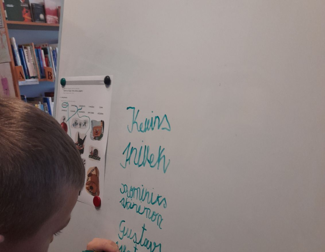 Skaļās lasī&scaron;anas nodarbība Vecsaules pamatskolas 1. klasei 