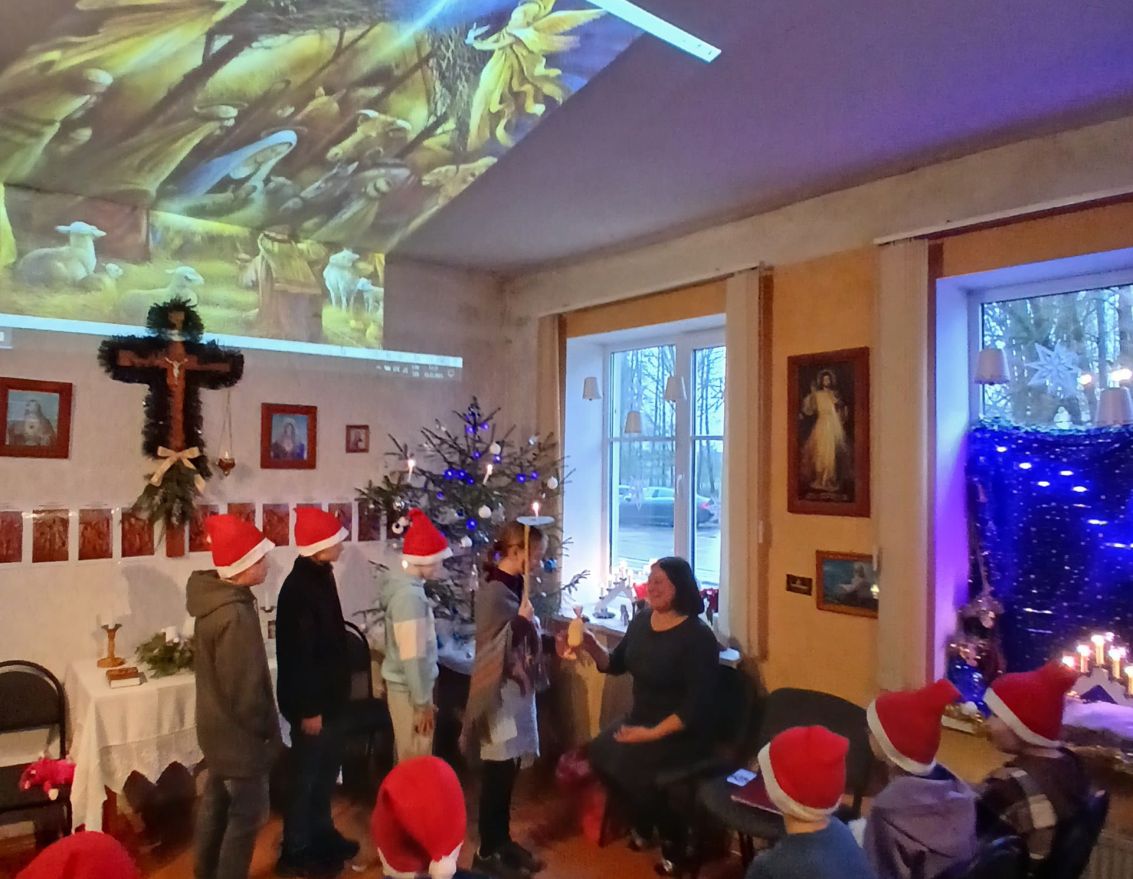 Aizvadīts Ziemassvētku ieskaņas pasākums "Ziemassvētku vakars atkal zemi sedz"