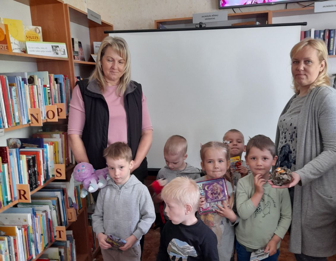 Pasaku rīts Vecsaules bibliotēkā