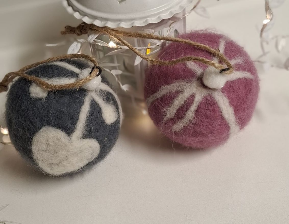 Ziemassvētku rado&scaron;ā darbnīca "Filcētas eglī&scaron;u bumbas" 