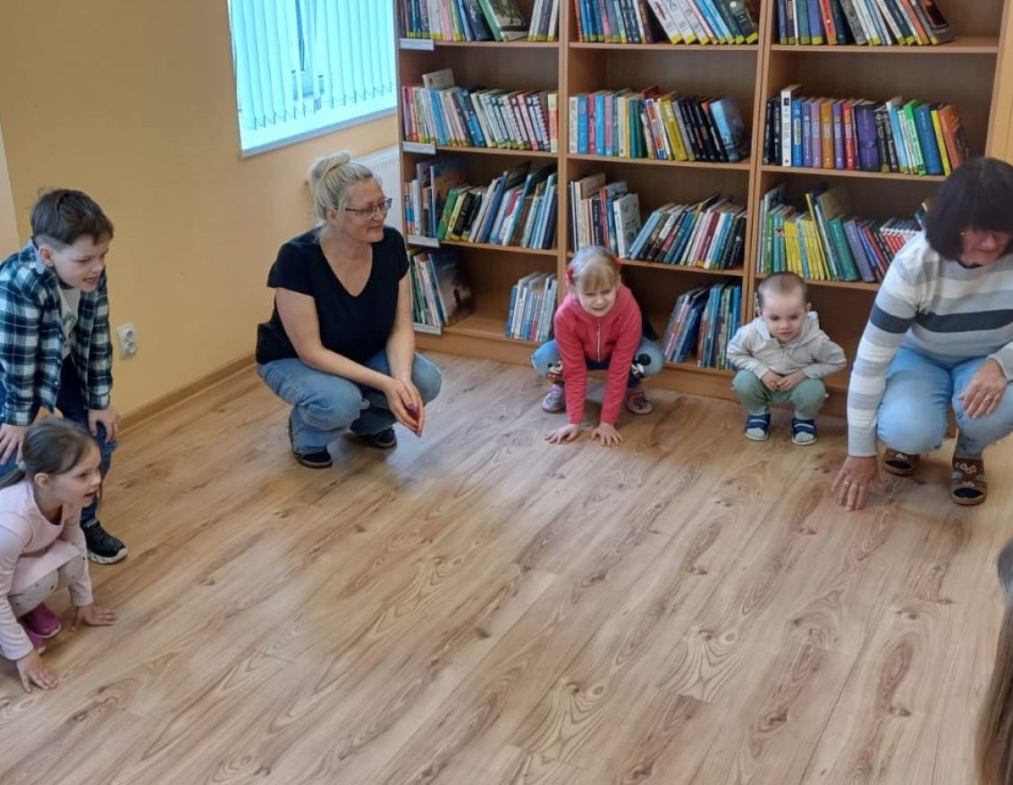 Aizvadīta Bi&scaron;u diena Kurmenes bibliotēkā