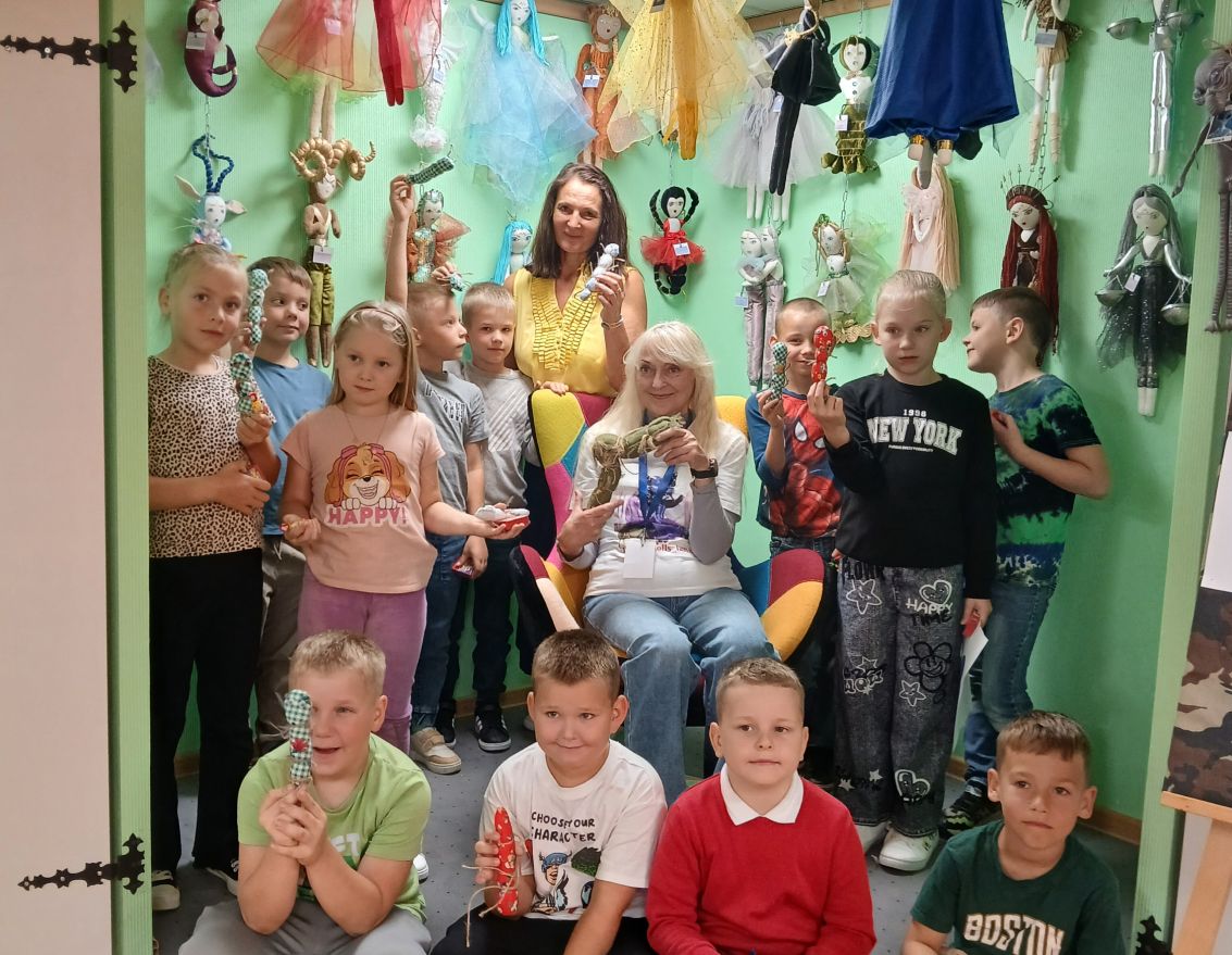 Leļļu izstāde Misas bibliotēkā