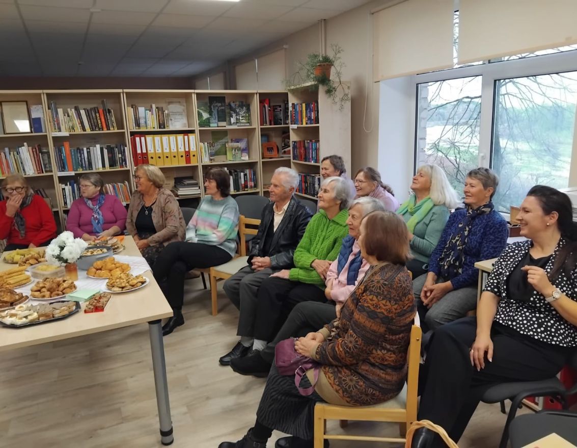 Pasākums senioriem "Starp rudens košajām lapām"
