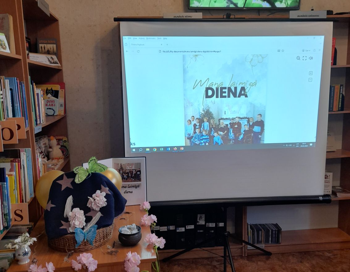 Bērnu rakstītās grāmatiņas "Mana laimīgā diena" atvēr&scaron;ana