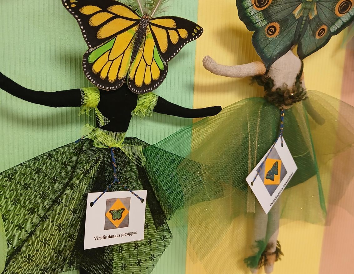 Leļļu izstāde Misas bibliotēkā