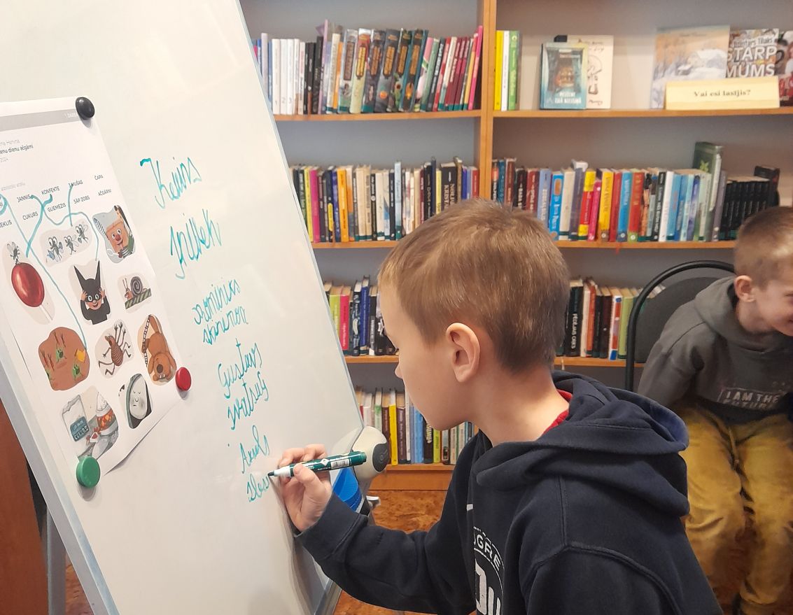 Skaļās lasī&scaron;anas nodarbība Vecsaules pamatskolas 1. klasei 