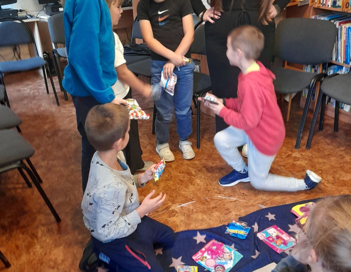 Skaļās lasīšanas nodarbība "Lasi un vērtē: Eju meklēt draugus"