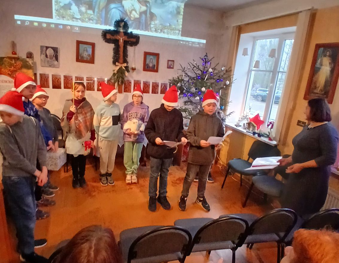 Aizvadīts Ziemassvētku ieskaņas pasākums "Ziemassvētku vakars atkal zemi sedz"