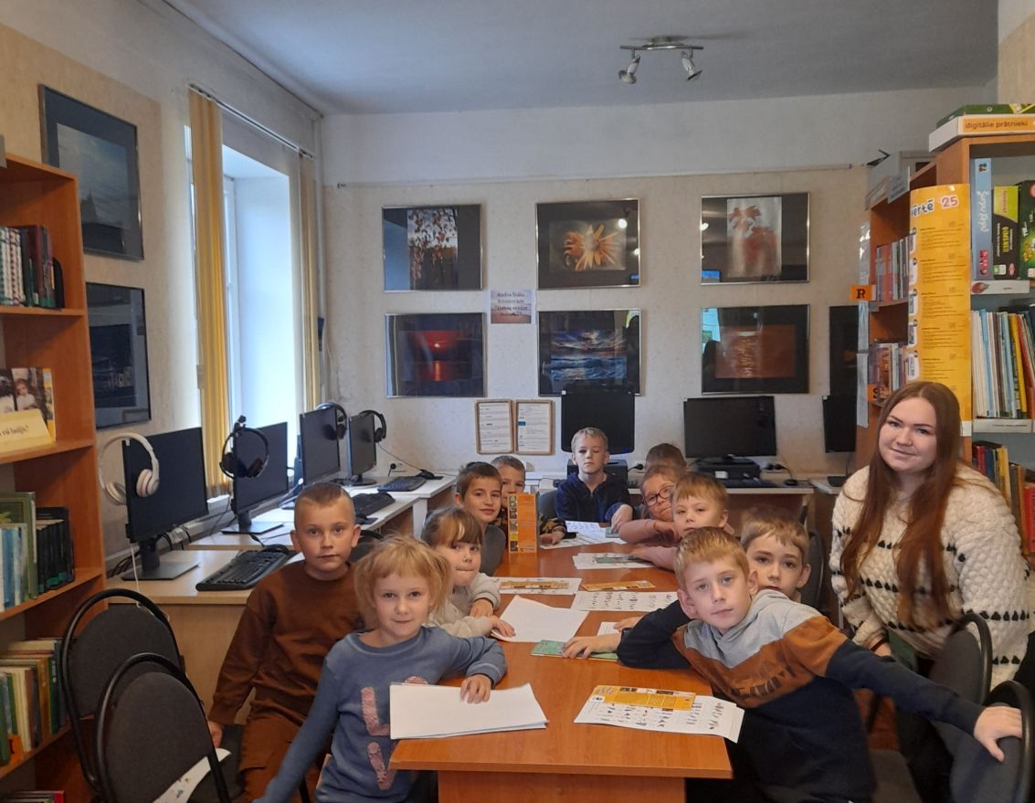 Skaļās lasīšanas nodarbība "Lasi un vērtē"