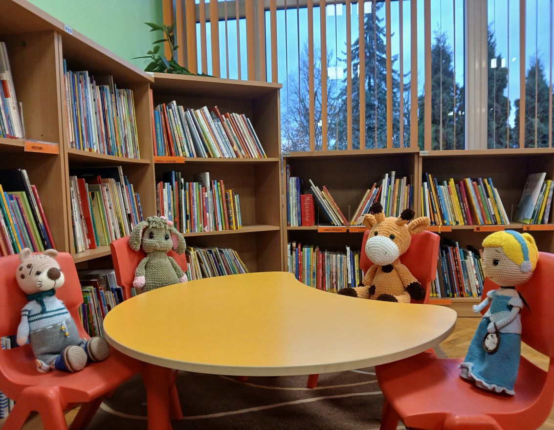 Tamborēto rotaļlietu izstāde Misas bibliotēkā