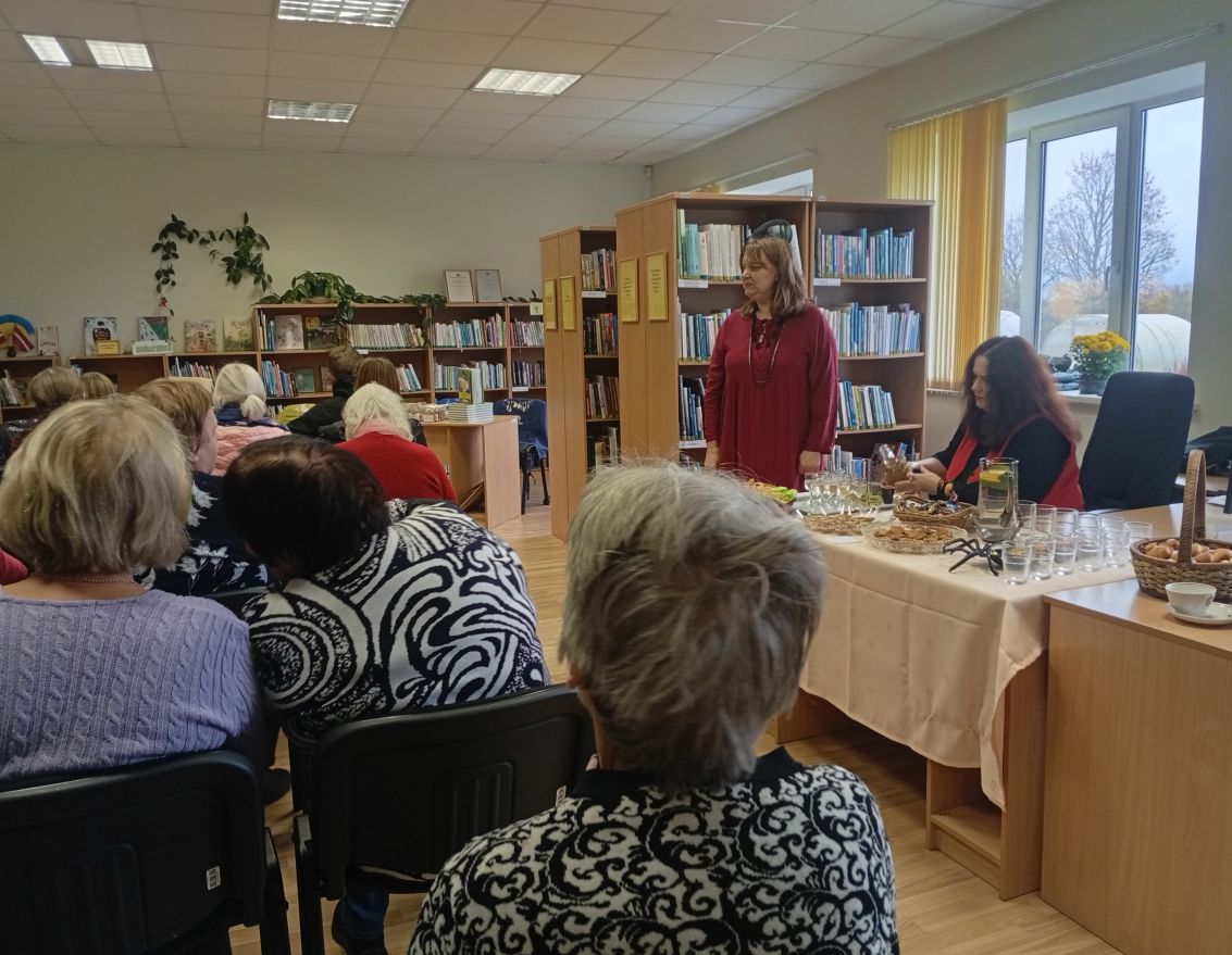 Aizvadīta tikšanās ar grāmatas "Vienaldzīgo nav!" autorēm