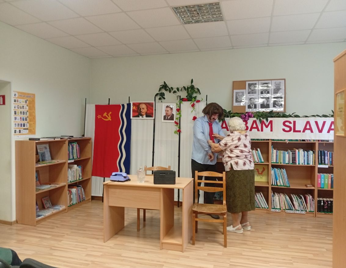 Noskatīta Baibas Jukņevičas luga "Tās kartupeļu kastes&hellip;"