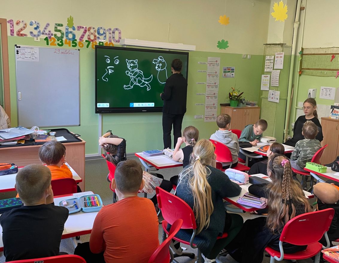 Aizvadīta tikšanās ar grāmatu autori un ilustratori Agiju Staku