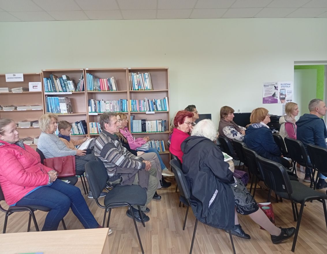 Aizvadīta tikšanās ar rakstnieci Dzintru Šulci