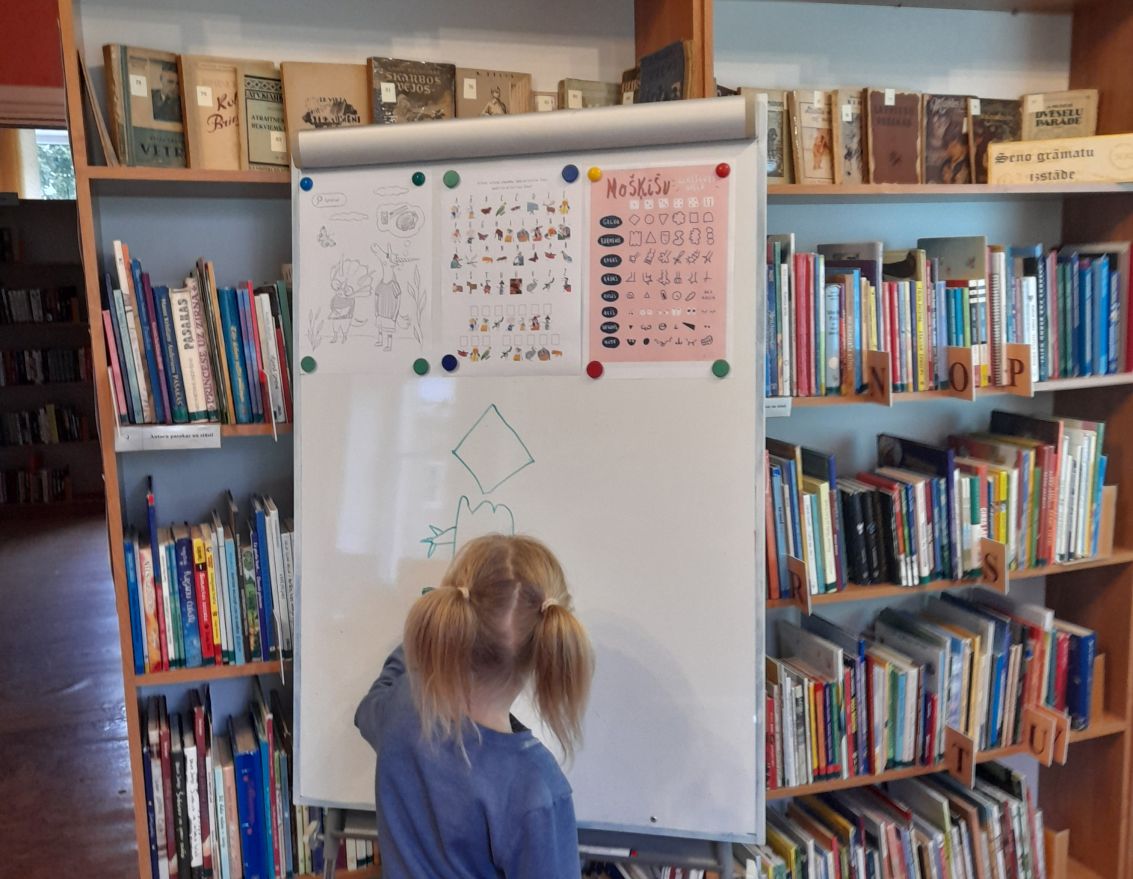 Skaļās lasīšanas nodarbība "Lasi un vērtē"