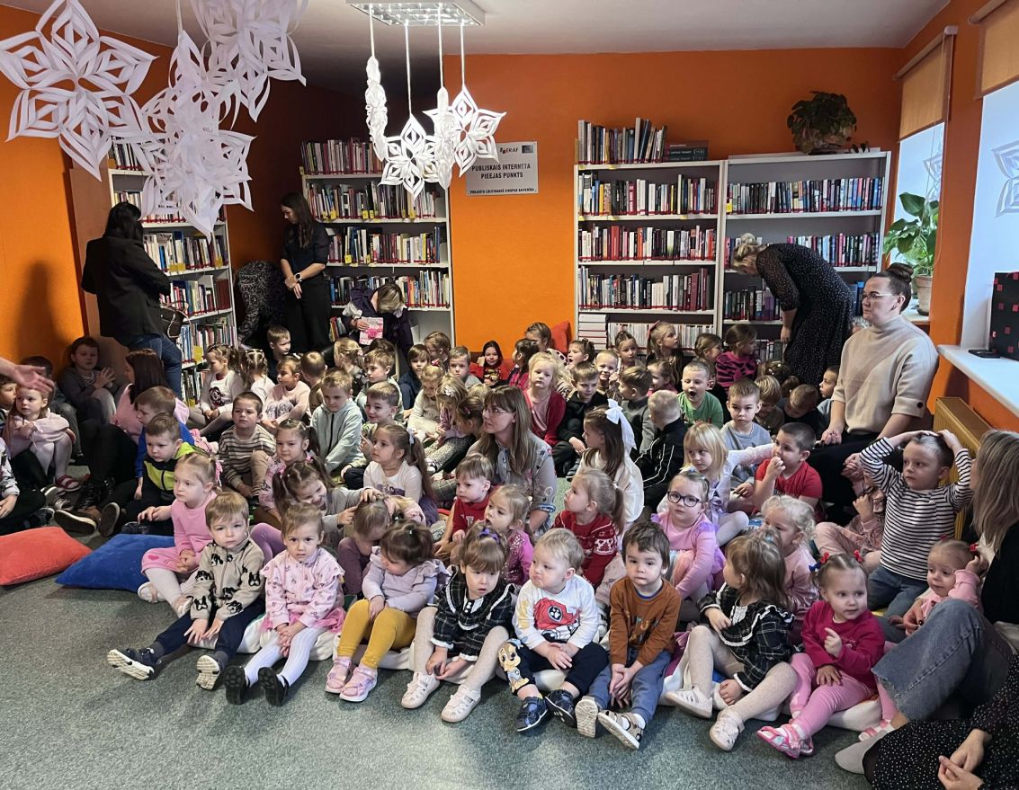 Bērsteles bibliotēkas 80. dzim&scaron;anas dienas svinības pirmsskolas vecuma bibliotēkas apmeklētājiem