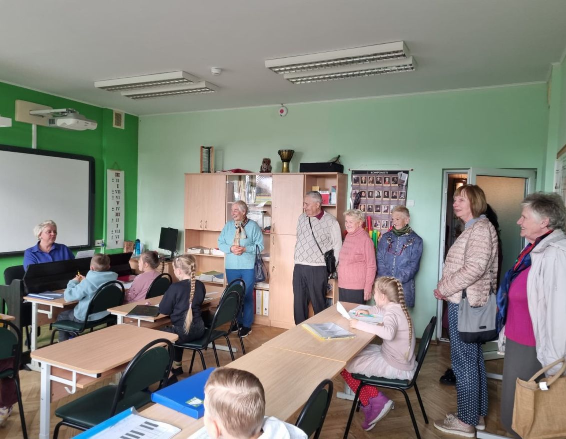  Senioriem veltīta pēcpusdiena "Svinam dzīvi!"