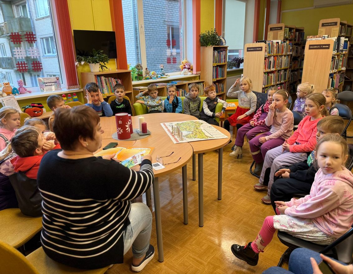 Iepazīst Latvijas valsts simbolus un novadus