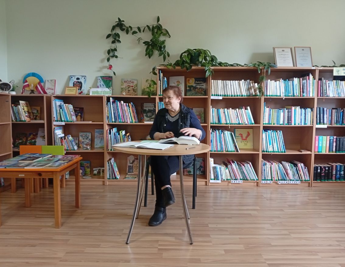 Aizvadīta tikšanās ar rakstnieci Dzintru Šulci