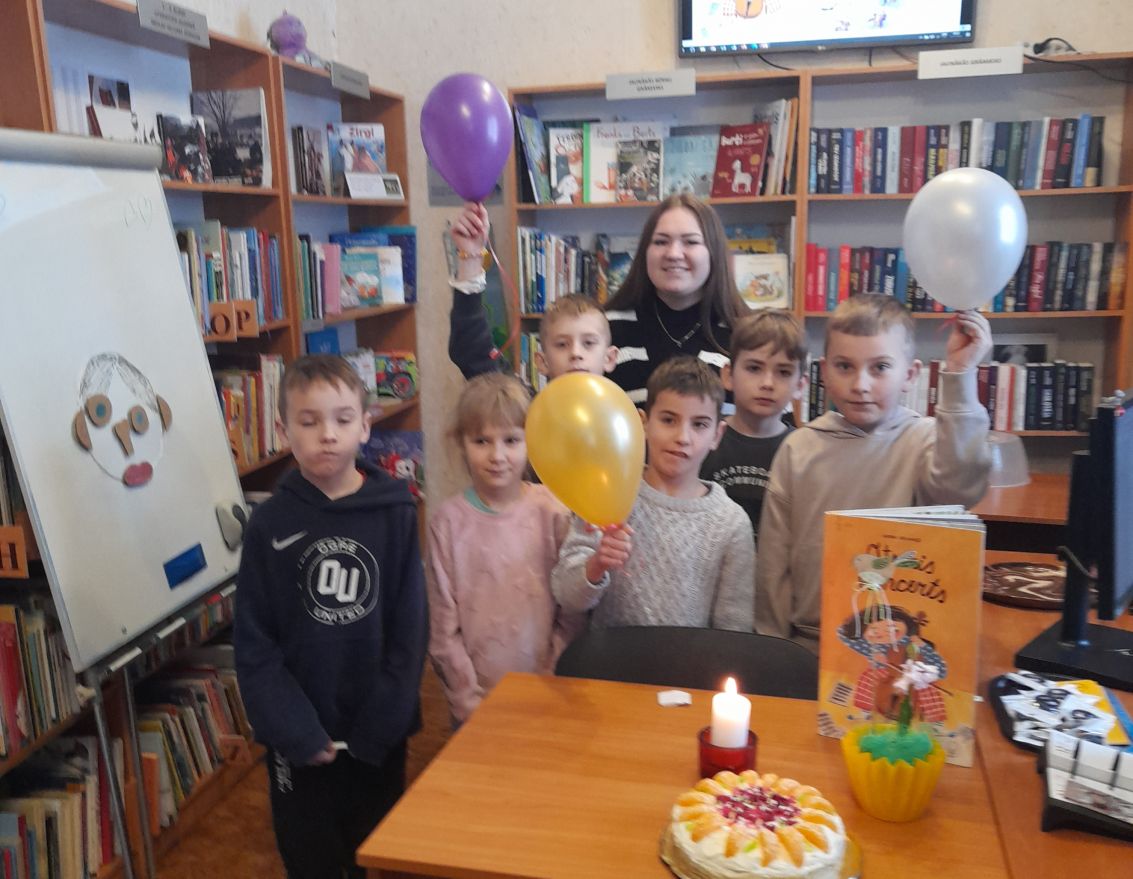 Skaļās lasī&scaron;anas nodarbība Vecsaules pamatskolas 1. klases skolēniem "Lasi un vērtē: Otrais koncerts"